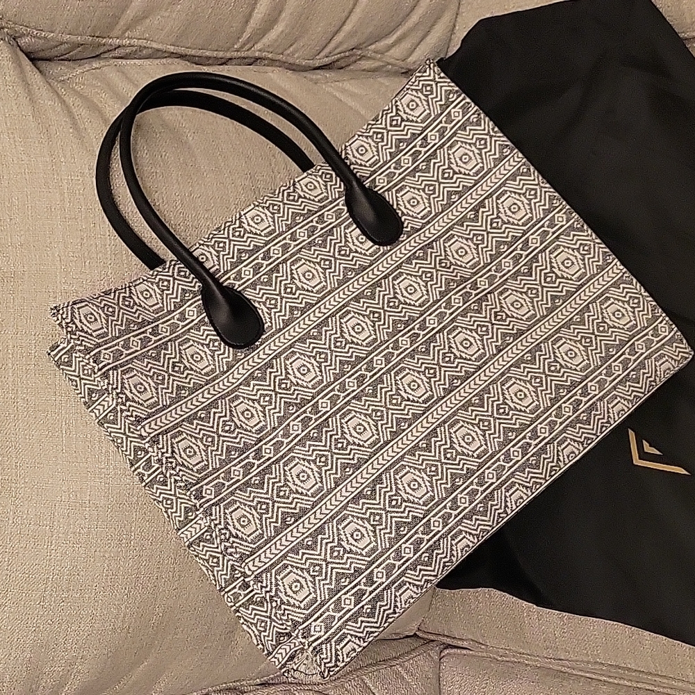 Large Tote - Picture 5 of 9